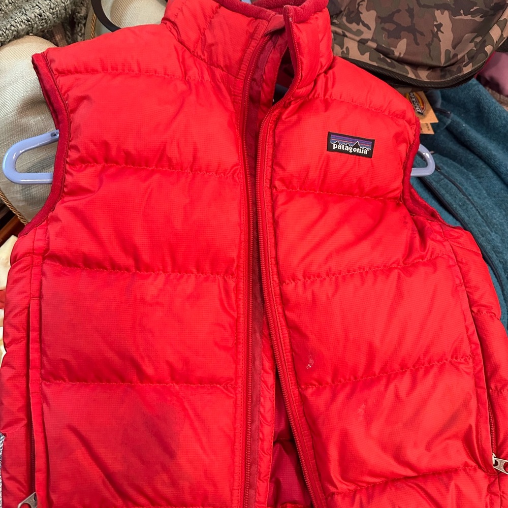 Patagonia boys size small (8) puffy vest red (read description)